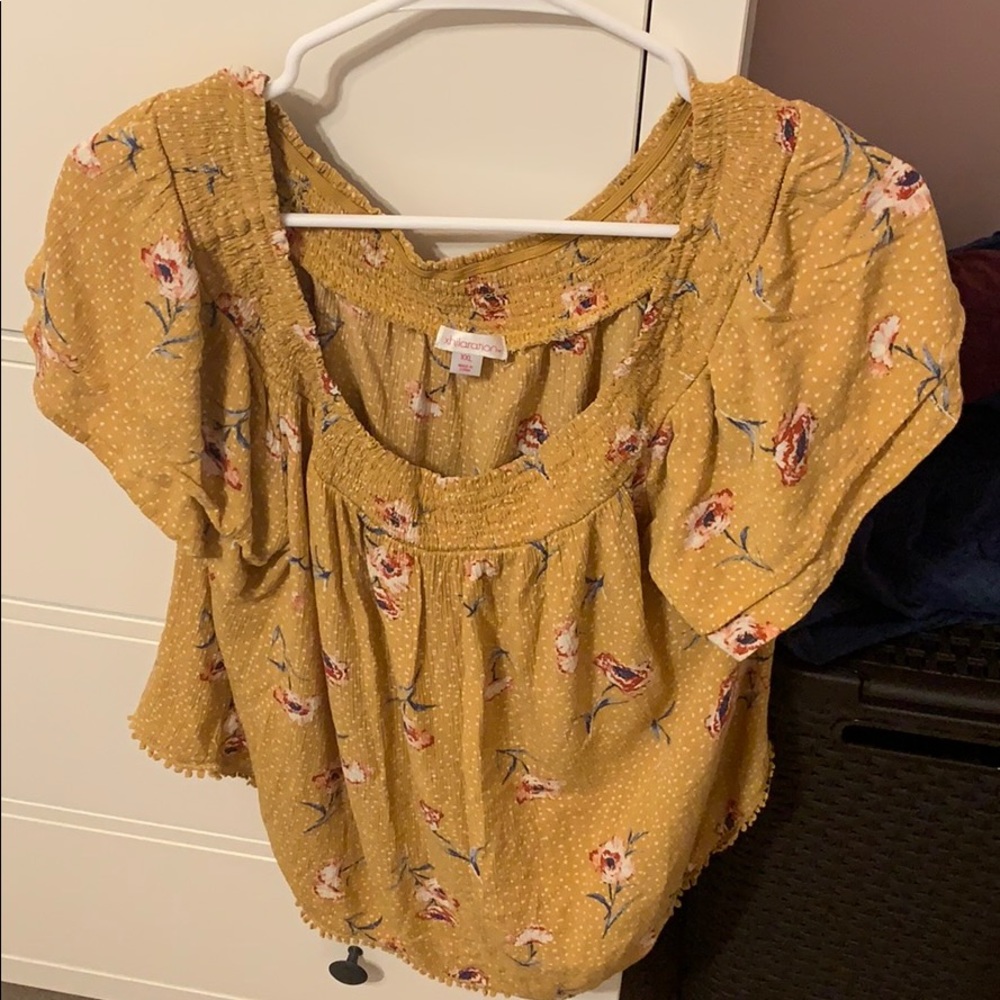 Xhilaration gold floral top